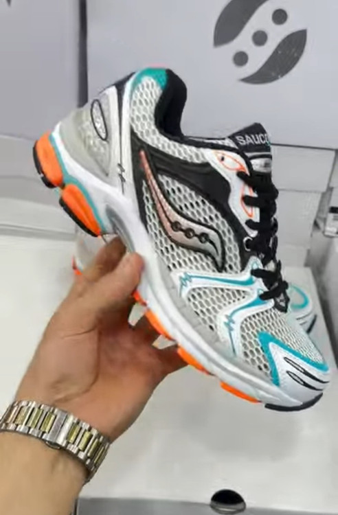 کتونی ساکونی تریامپ 4 |Saucony Progrid Triumph 4 ساخت ویتنام/سایز ۴۰ الی ۴۵فروش تکی و عمده