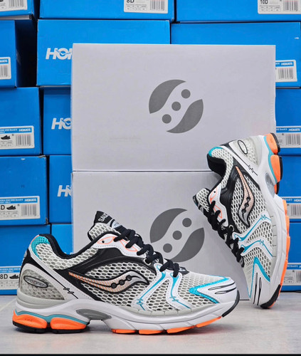 کتونی ساکونی تریامپ 4 |Saucony Progrid Triumph 4 ساخت ویتنام/سایز ۴۰ الی ۴۵فروش تکی و عمده