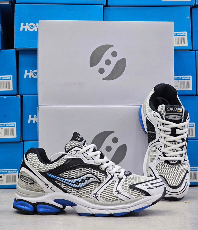 کتونی ساکونی تریامپ 4 |Saucony Progrid Triumph 4 ساخت ویتنام/سایز ۴۰ الی ۴۵فروش تکی و عمده