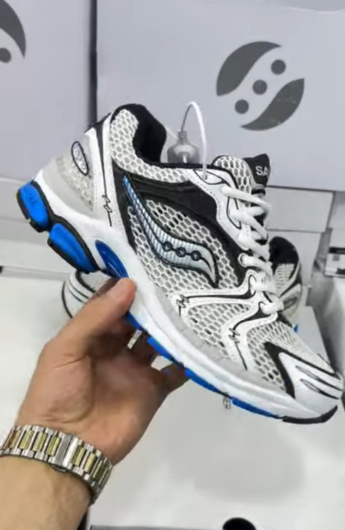 کتونی ساکونی تریامپ 4 |Saucony Progrid Triumph 4 ساخت ویتنام/سایز ۴۰ الی ۴۵فروش تکی و عمده