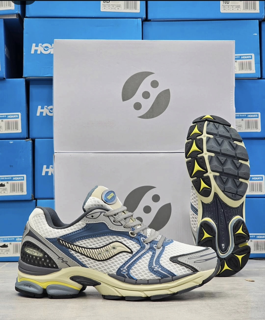 کتونی ساکونی تریامپ 4 |Saucony Progrid Triumph 4 ساخت ویتنام/سایز ۴۰ الی ۴۵فروش تکی و عمده