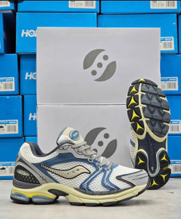 کتونی ساکونی تریامپ 4 |Saucony Progrid Triumph 4 ساخت ویتنام/سایز ۴۰ الی ۴۵فروش تکی و عمده