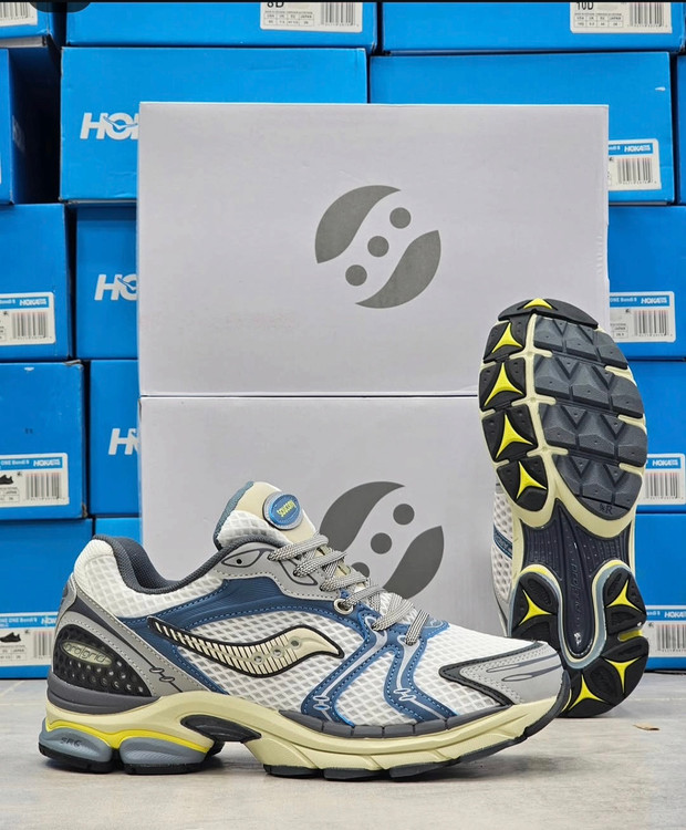 کتونی ساکونی تریامپ 4 |Saucony Progrid Triumph 4 ساخت ویتنام/سایز ۴۰ الی ۴۵فروش تکی و عمده