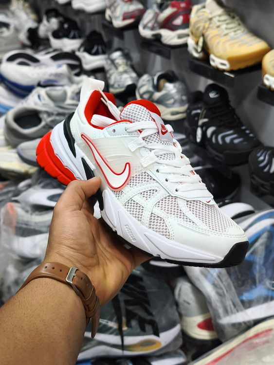 کتونی خارجی نایک وی تو کی/Nike V2k Run /ساخت ویتنام/سایز ۴۰ الی۴۵/ فروش تکی و عمده