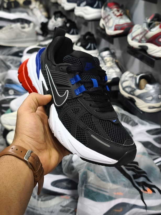 کتونی خارجی نایک وی تو کی/Nike V2k Run /ساخت ویتنام/سایز ۴۰ الی۴۵/ فروش تکی و عمده