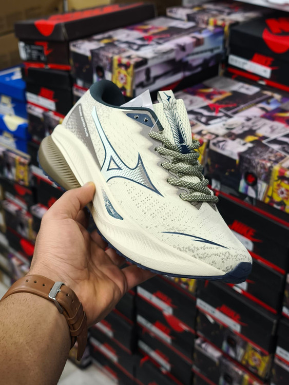 خرید کتونی خارجی میزانو آسترو پلاس Mizuno astro plus / ضمانت ویتنامی و کیفیت / سایز ۴۰ الی ۴۵ فروش تکی و عمده