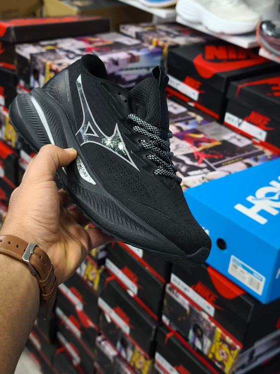 خرید کتونی خارجی میزانو آسترو پلاس Mizuno astro plus / ضمانت ویتنامی و کیفیت / سایز ۴۰ الی ۴۵ فروش تکی و عمده