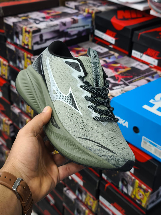 خرید کتونی خارجی میزانو آسترو پلاس Mizuno astro plus / ضمانت ویتنامی و کیفیت / سایز ۴۰ الی ۴۵ فروش تکی و عمده