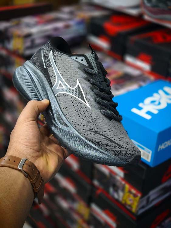 خرید کتونی خارجی میزانو آسترو پلاس Mizuno astro plus / ضمانت ویتنامی و کیفیت / سایز ۴۰ الی ۴۵ فروش تکی و عمده