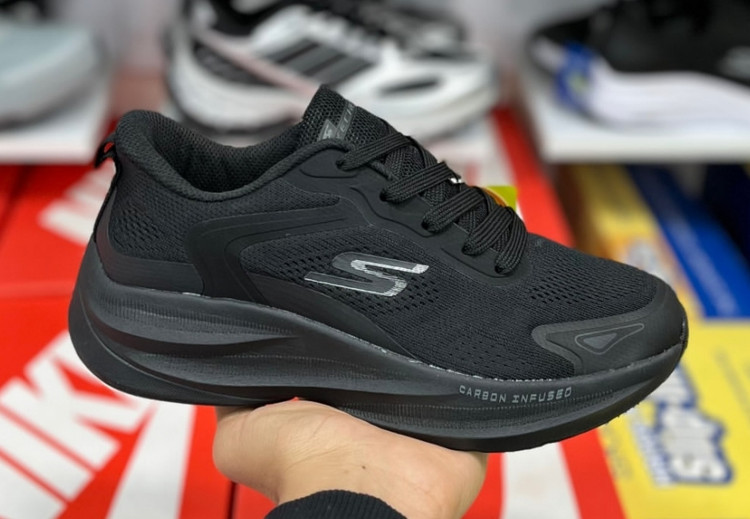 اسکیچرز گوران کربن/Skechers Gorun Carbon /ساخت ویتنام/سایز ۳۷ الی ۴۰/فروش تکی و عمده