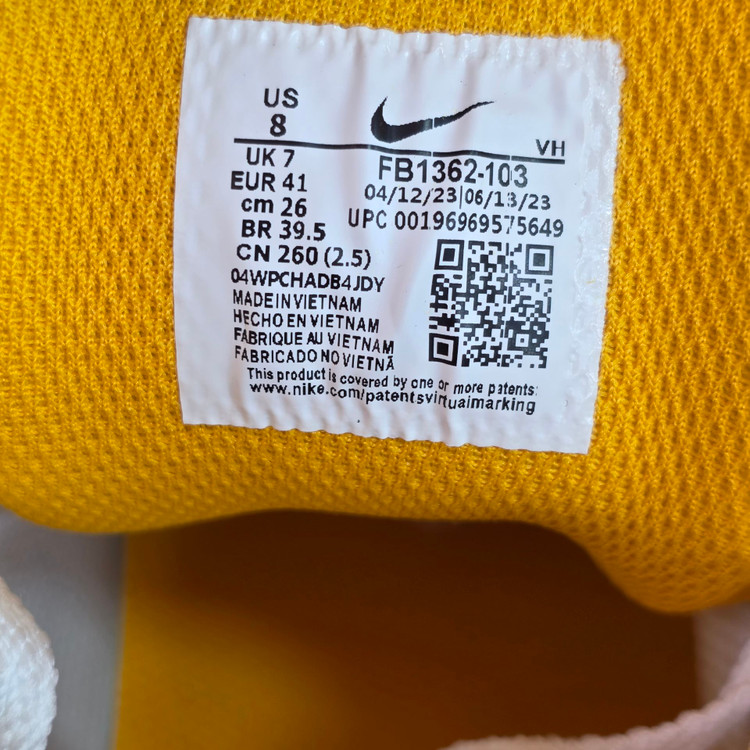 کتونی نایک بسکتبالی والیبالی ساخت ویتنام Nike vietnam همراه با جعبه سایز ۴۰ تا ۴۵فروش تکی و عمده