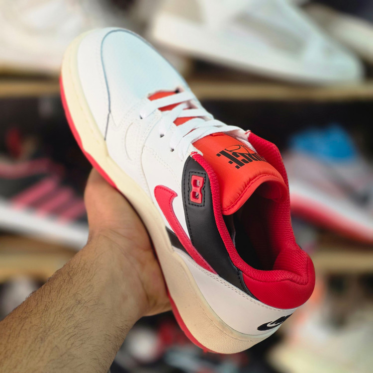 کتونی نایک بسکتبالی والیبالی ساخت ویتنام Nike vietnam همراه با جعبه سایز ۴۰ تا ۴۵فروش تکی و عمده