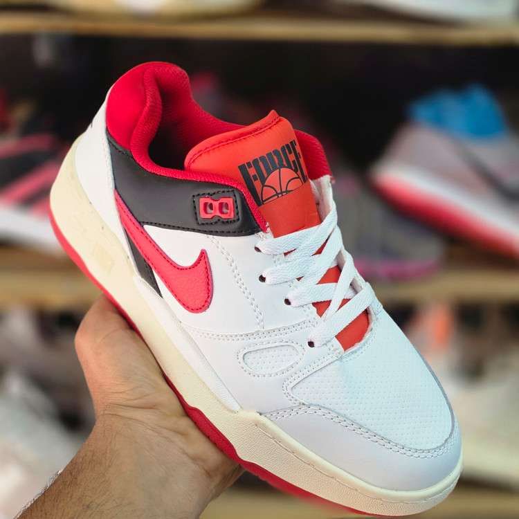 کتونی نایک بسکتبالی والیبالی ساخت ویتنام Nike vietnam همراه با جعبه سایز ۴۰ تا ۴۵فروش تکی و عمده