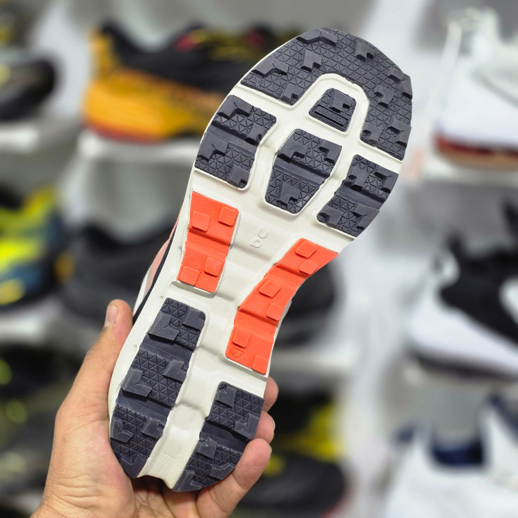 خرید کتونی کیوسی کلود هوریزون ساخت ویتنام سایز ۴۰ تا ۴۵ فروش تکی و عمده .QC On cliudhorizon vietnam ضمانت کالا و تعویض سایز