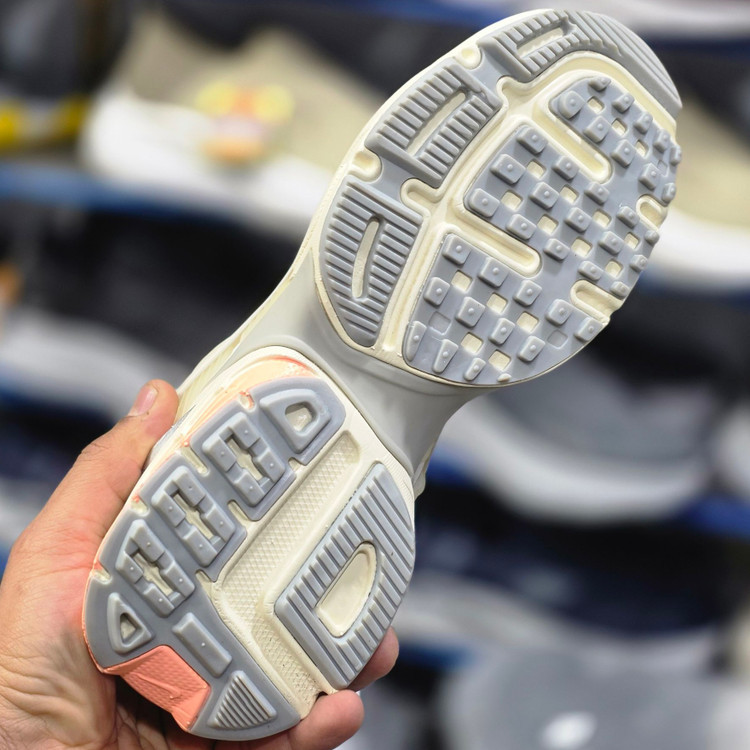 کتونی نایک وی تو کی Nike V2k Run /سایز 37الی۴۵ساخت ویتنام | باجعبه بارکد دار