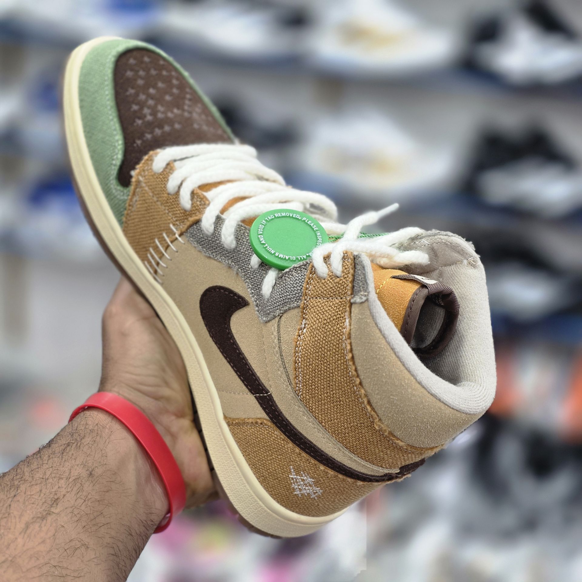 کتونی نایک ایر جردنNike Air jordanساخت ویتنام سایز ۴۰ الی ۴۵ فروش تکی و عمده همراه با جعبه ضمانت کالا