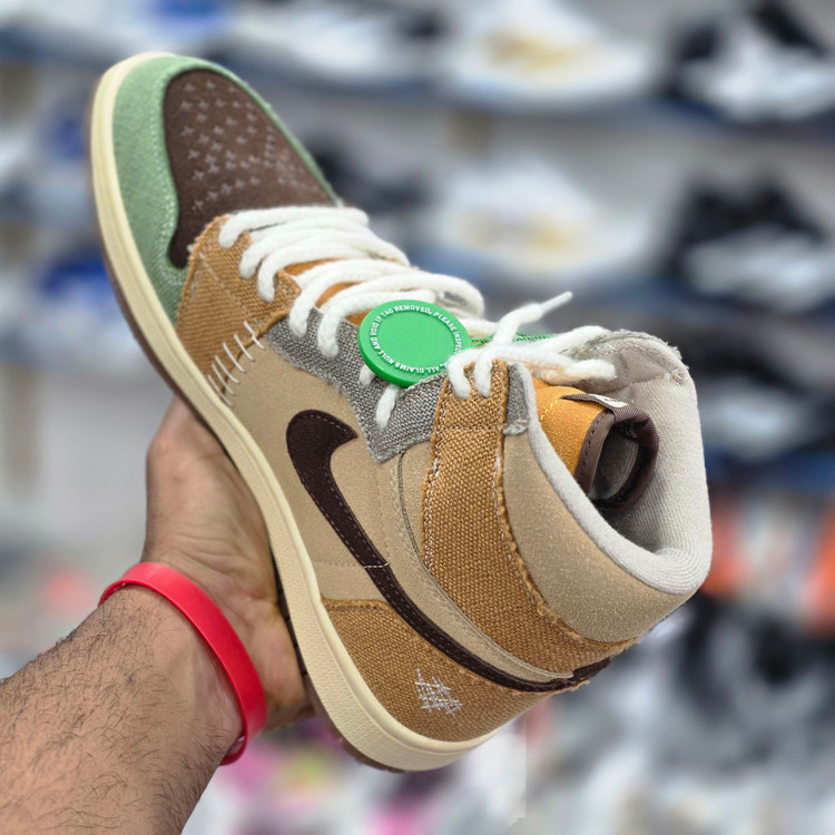 کتونی نایک ایر جردنNike Air jordanساخت ویتنام سایز ۴۰ الی ۴۵ فروش تکی و عمده همراه با جعبه ضمانت کالا