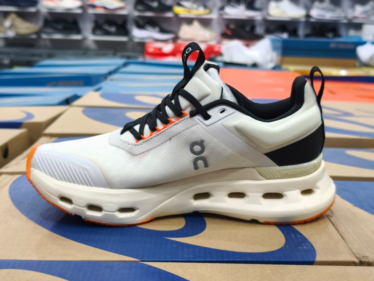 کتونی آن رانینگ مسترکوالیتی | سایز ۴۰ الی ۴۵ | On Running Cloud tehساخت ویتنام/فروش تکی و عمده