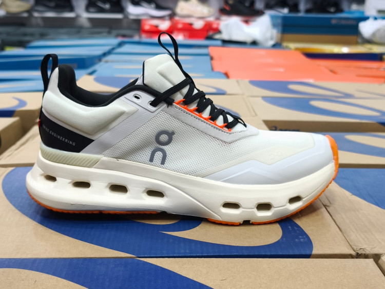 کتونی آن رانینگ مسترکوالیتی | سایز ۴۰ الی ۴۵ | On Running Cloud tehساخت ویتنام/فروش تکی و عمده