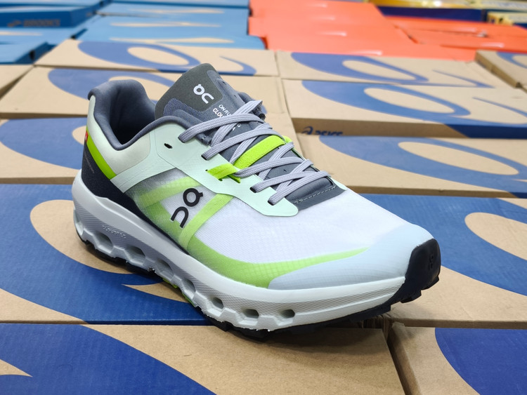 کتونی آن رانینگ مسترکوالیتی | سایز ۴۰ الی ۴۵ | On Running Cloud tehساخت ویتنام/فروش تکی و عمده