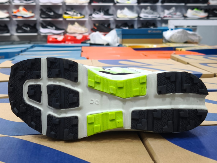 کتونی آن رانینگ مسترکوالیتی | سایز ۴۰ الی ۴۵ | On Running Cloud tehساخت ویتنام/فروش تکی و عمده