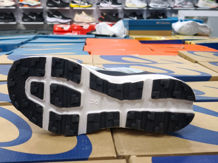 کتونی آن رانینگ مسترکوالیتی | سایز ۴۰ الی ۴۵ | On Running Cloud tehساخت ویتنام/فروش تکی و عمده