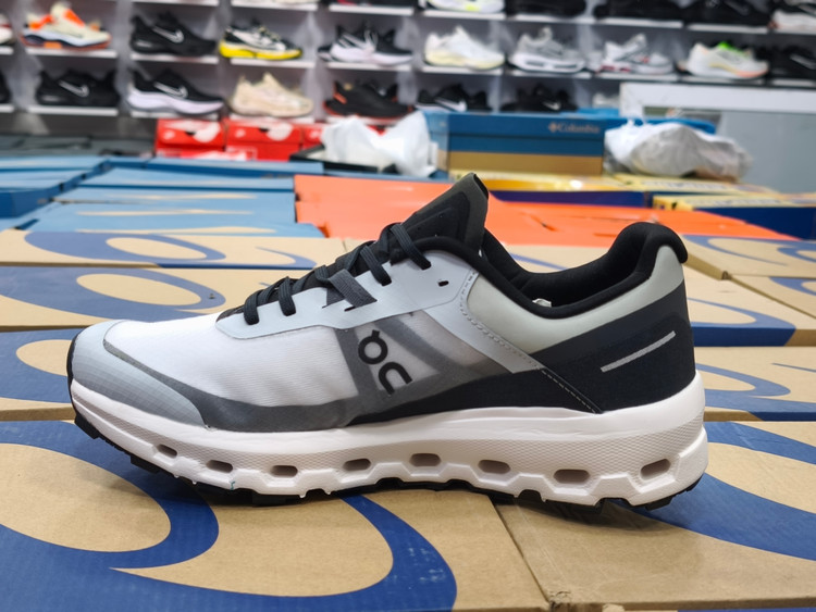 کتونی آن رانینگ مسترکوالیتی | سایز ۴۰ الی ۴۵ | On Running Cloud tehساخت ویتنام/فروش تکی و عمده