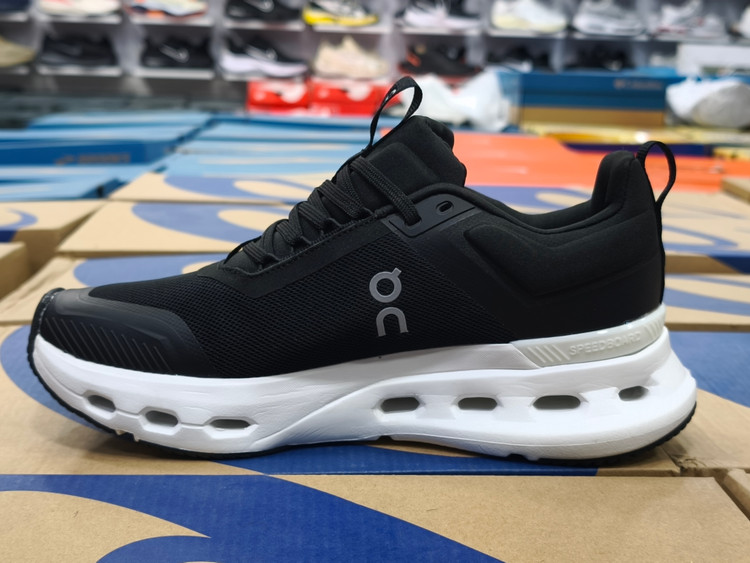 کتونی آن رانینگ مسترکوالیتی | سایز ۴۰ الی ۴۵ | On Running Cloud tehساخت ویتنام/فروش تکی و عمده