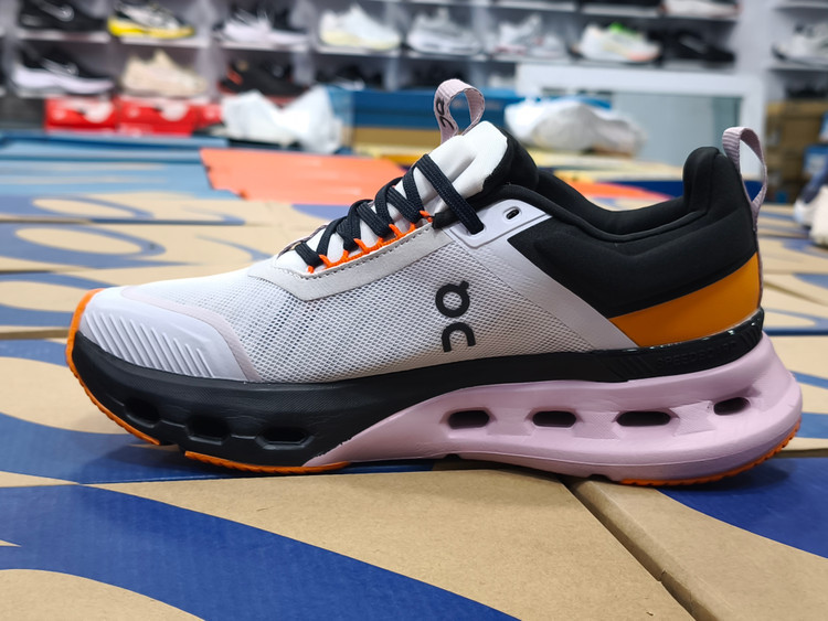 کتونی آن رانینگ مسترکوالیتی | سایز ۴۰ الی ۴۵ | On Running Cloud tehساخت ویتنام/فروش تکی و عمده