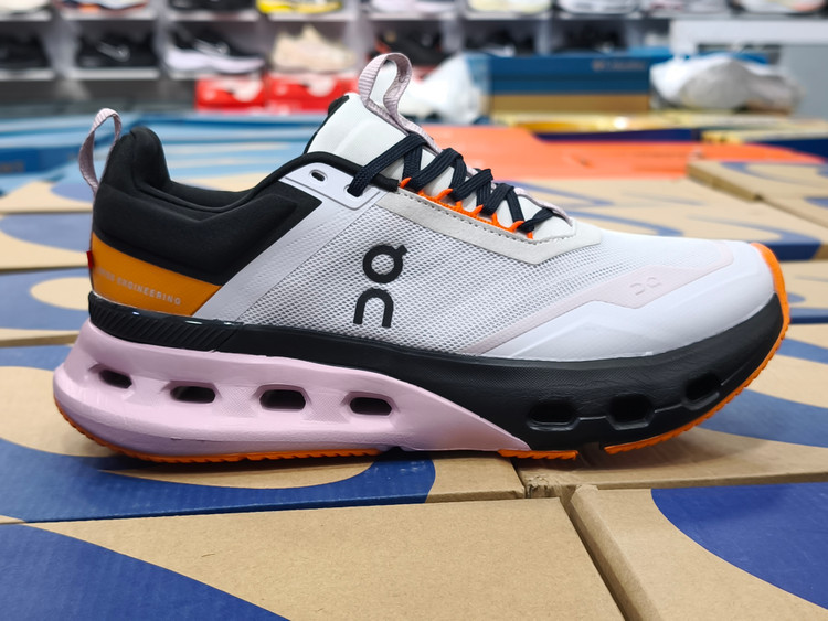 کتونی آن رانینگ مسترکوالیتی | سایز ۴۰ الی ۴۵ | On Running Cloud tehساخت ویتنام/فروش تکی و عمده