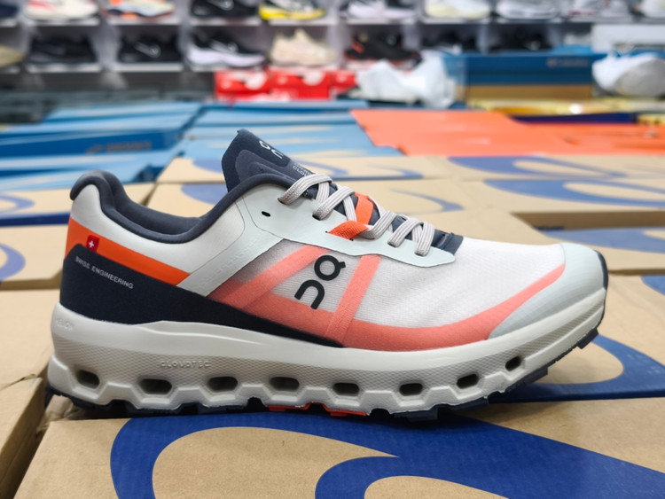 کتونی آن رانینگ مسترکوالیتی | سایز ۴۰ الی ۴۵ | On Running Cloud tehساخت ویتنام/فروش تکی و عمده