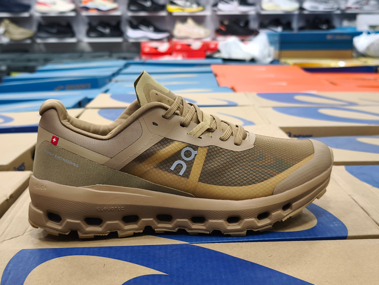 کتونی آن رانینگ مسترکوالیتی | سایز ۴۰ الی ۴۵ | On Running Cloud tehساخت ویتنام/فروش تکی و عمده