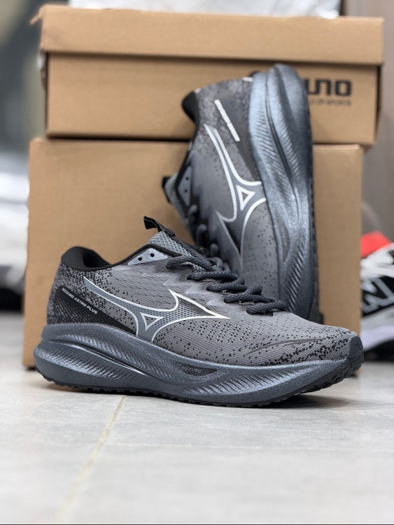 کتونی میزانو آسترو پلاس Mizuno astro plus /ساخت ویتنام ضمانت وکیفیت مستر A / سایز ۴۰ الی ۴۵