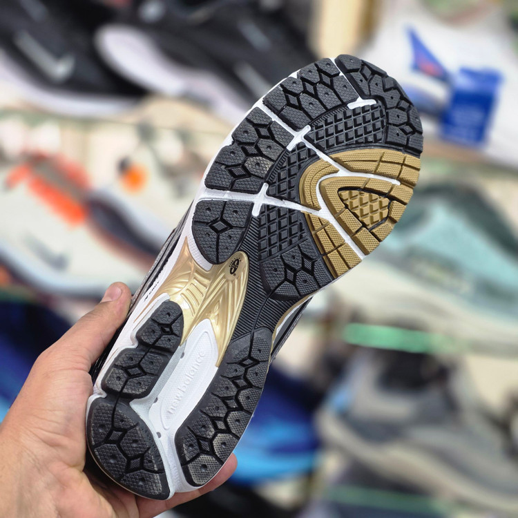 کفش نیوبالانس ۱۹۰۶ / Newbalance 1906 / سایز۴۰ الی ۴۵ / ساخت ویتنام / فروش تکی و عمده / ضمانت کالا