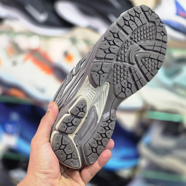 کفش نیوبالانس ۱۹۰۶ / Newbalance 1906 / سایز۴۰ الی ۴۵ / ساخت ویتنام / فروش تکی و عمده / ضمانت کالا
