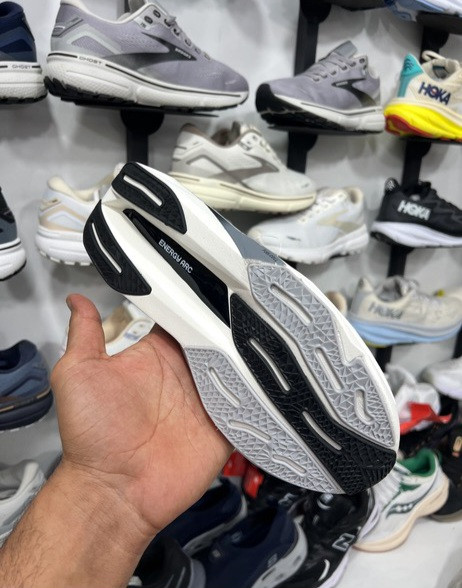 کتونی نیوبالانس الیت ۴ فیوئل /ساخت ویتنام وارداتی /سایز ۴۰ تا ۴۵ /Newbalance Elite V4 Fuel Cell Vietnam /فروش عمده و تک /پایین ترین قیمت .