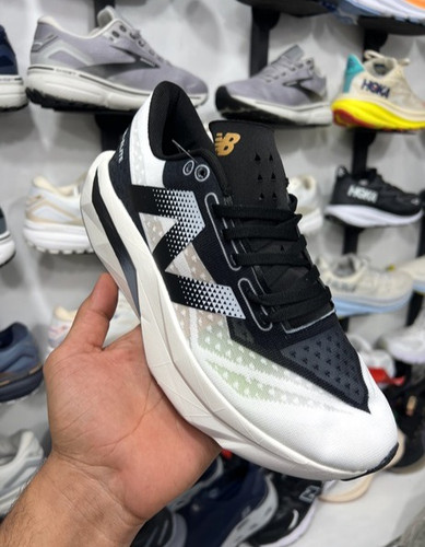 کتونی نیوبالانس الیت ۴ فیوئل /ساخت ویتنام وارداتی /سایز ۴۰ تا ۴۵ /Newbalance Elite V4 Fuel Cell Vietnam /فروش عمده و تک /پایین ترین قیمت .