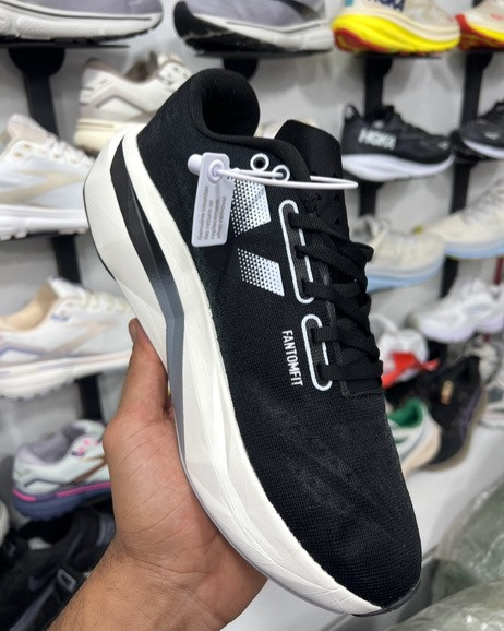 کتونی نیوبالانس الیت ۴ فیوئل /ساخت ویتنام وارداتی /سایز ۴۰ تا ۴۵ /Newbalance Elite V4 Fuel Cell Vietnam /فروش عمده و تک /پایین ترین قیمت .