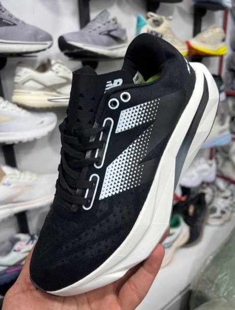 کتونی نیوبالانس الیت ۴ فیوئل /ساخت ویتنام وارداتی /سایز ۴۰ تا ۴۵ /Newbalance Elite V4 Fuel Cell Vietnam /فروش عمده و تک /پایین ترین قیمت .