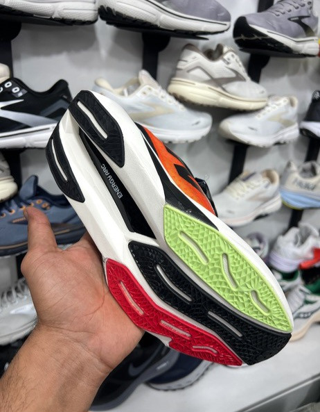 کتونی نیوبالانس الیت ۴ فیوئل /ساخت ویتنام وارداتی /سایز ۴۰ تا ۴۵ /Newbalance Elite V4 Fuel Cell Vietnam /فروش عمده و تک /پایین ترین قیمت .