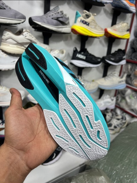 کتونی نیوبالانس الیت ۴ فیوئل /ساخت ویتنام وارداتی /سایز ۴۰ تا ۴۵ /Newbalance Elite V4 Fuel Cell Vietnam /فروش عمده و تک /پایین ترین قیمت .