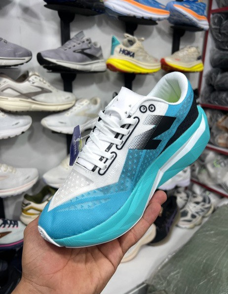 کتونی نیوبالانس الیت ۴ فیوئل /ساخت ویتنام وارداتی /سایز ۴۰ تا ۴۵ /Newbalance Elite V4 Fuel Cell Vietnam /فروش عمده و تک /پایین ترین قیمت .