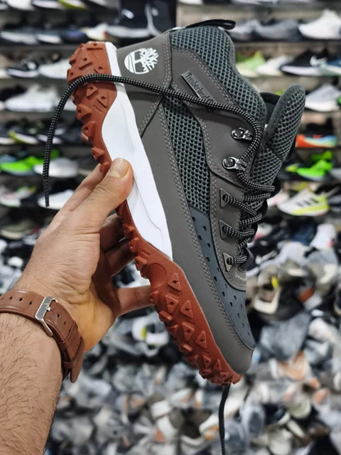 بوت تیمبرلند ساقدار ضد آب /ساخت ویتنام /سایز ۴۰ تا ۴۵/فروش تکی و عمده همراه با جعبه بارکد دار . TIMBERLAND