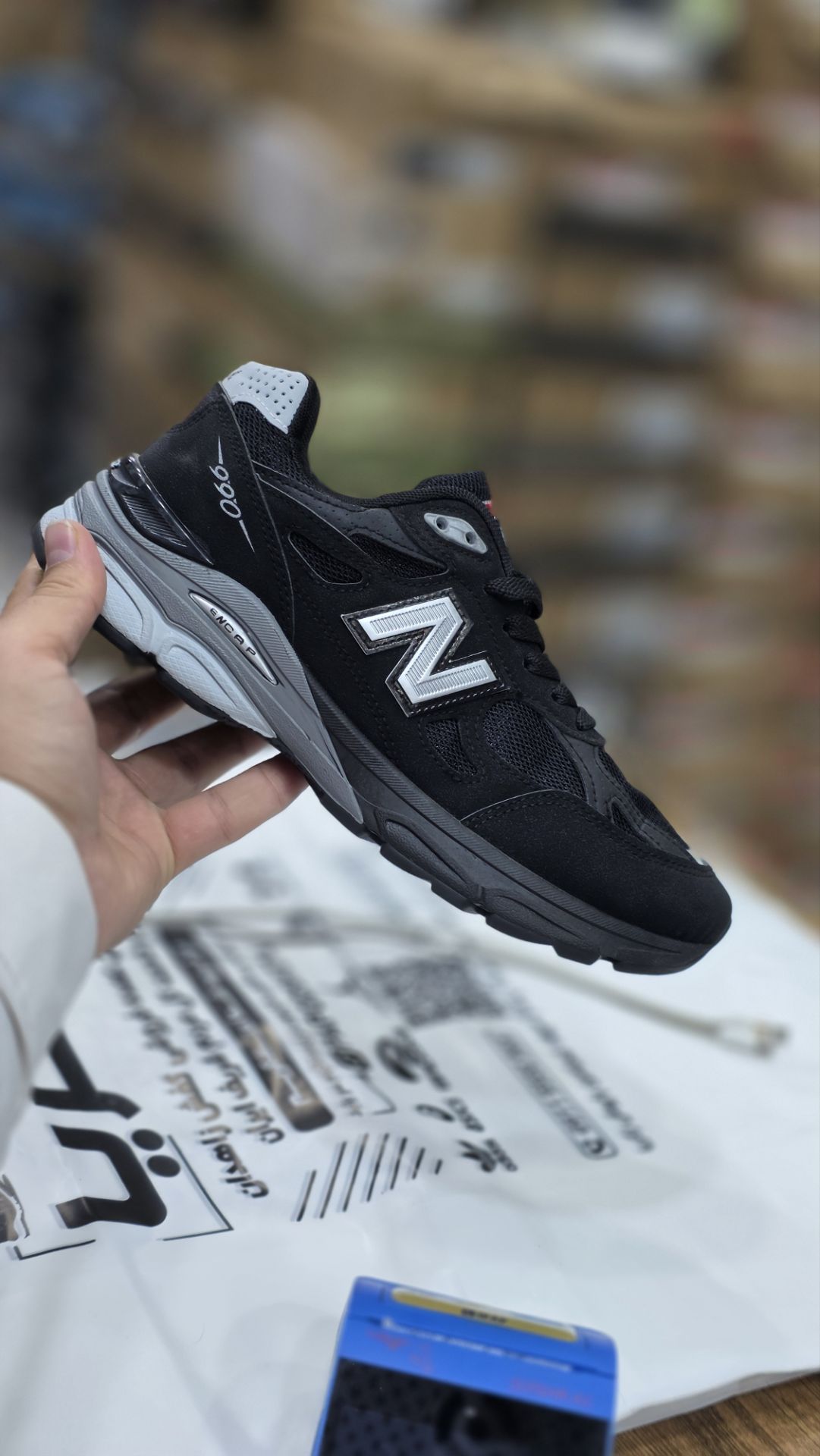 کتونی نیوبالانس ۹۹۰ آمریکاییNewbalance v5 990 وارداتی به سفارش USA بالاترین کیفیت درجه۱. سایز ۴۰الی ۴۵ضمانت کالا