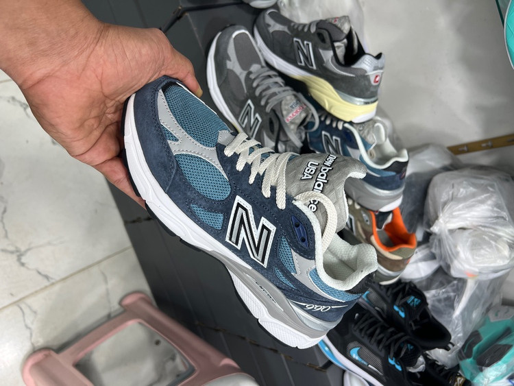 خرید پر فروش کتونی ویتنامی نیوبالانس ۹۹۰ آمریکاییNewbalance v5 990 وارداتی به سفارش USA بالاترین کیفیت درجه۱. سایز ۴۰الی ۴۵ضمانت کالا