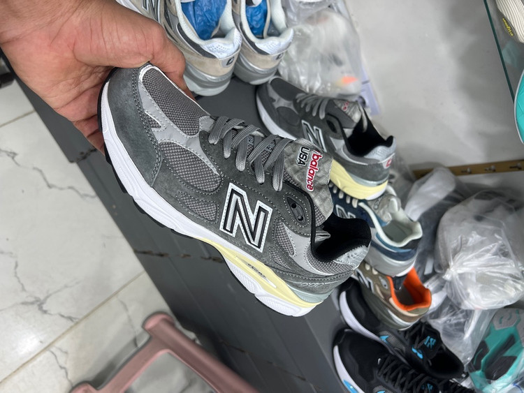 خرید پر فروش کتونی ویتنامی نیوبالانس ۹۹۰ آمریکاییNewbalance v5 990 وارداتی به سفارش USA بالاترین کیفیت درجه۱. سایز ۴۰الی ۴۵ضمانت کالا