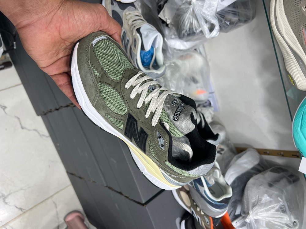 خرید کتونی نیوبالانس ۹۹۰ آمریکایی،Newbalance v5 990 وارداتی به سفارش USA بالاترین کیفیت درجه۱. سایز۴۰ الی ۴۵پایین ترین قیمت در ایران فروش تکی و عمده