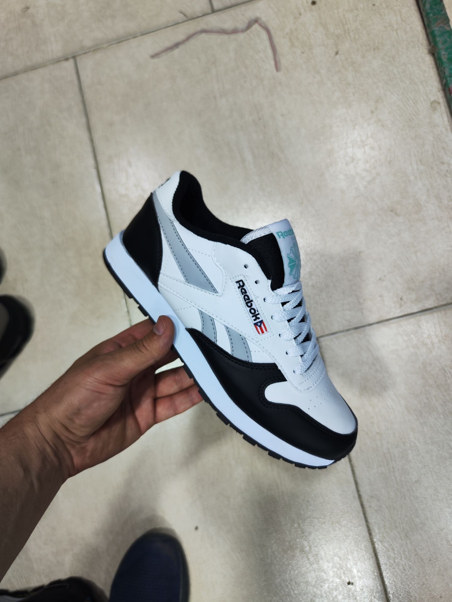 کتونی ریباک Reebok مستر کوالیتی Aسایز ۴۰ الی ۴۵ ساخت ویتنام فروش ویژه تکی و عمده