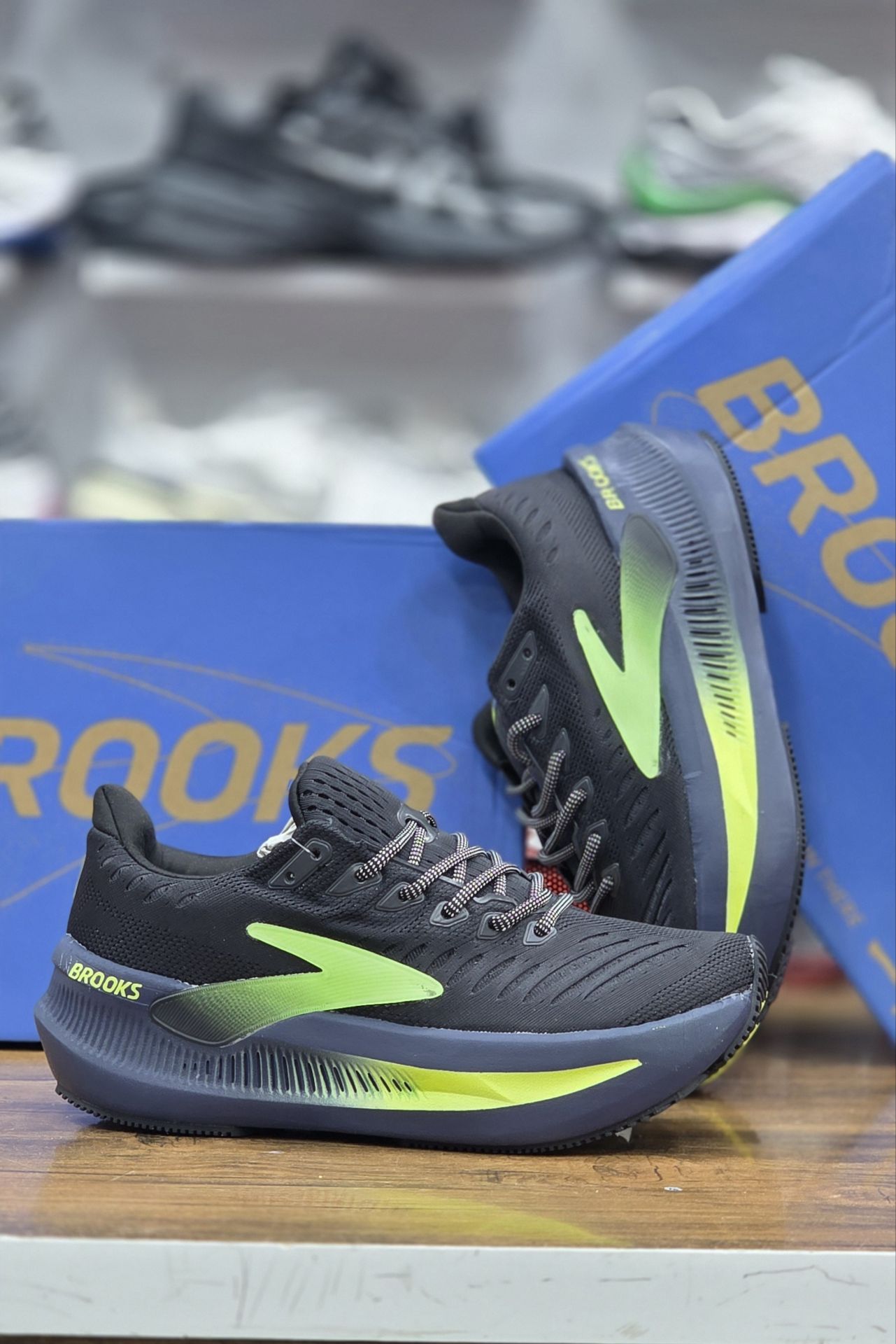 کتونی پیاده روی و رانینگ بروکس گلیسیرین مکس ۲ Brooks Glyceri max 2 / ضمانت کیفیت / جعبه و بارکد دار / سایز ۴۰ ۴۱ ۴۲ ۴۳ ۴۴ ۴۵