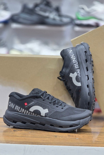 کفش کتونی دویدن QC On Running با فوم Helion HF | دوام و راحتی در تمام طول مسیر | سایز40 الی ۴۵/ فروش عمده و تک